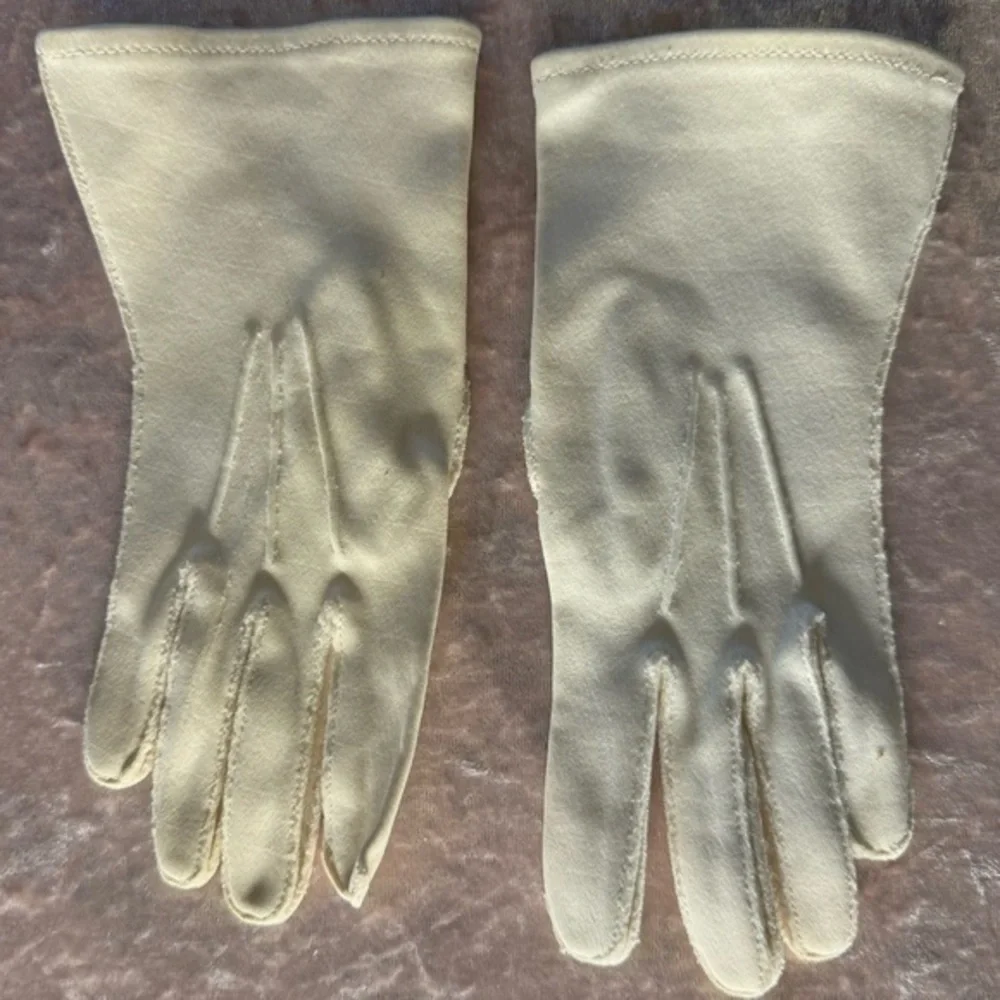 Vintage lady, gay cotton gloves. #7
